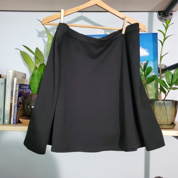 Black Gap skirt - Picture 3 of 3